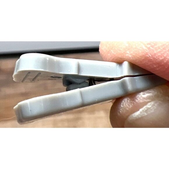 Set Of 5 Gray Cat-Shaped Clips For Home & Office Organization - Picture 3 of 3